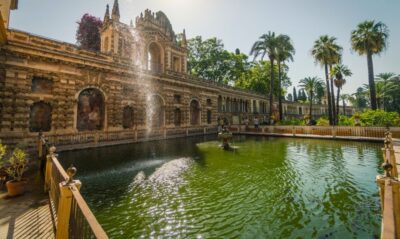 Seville: Royal Alcázar Skip-the-Line Tour by Local Experts - Meeting outside Archivo de Indias: quick start, clear wayfinding