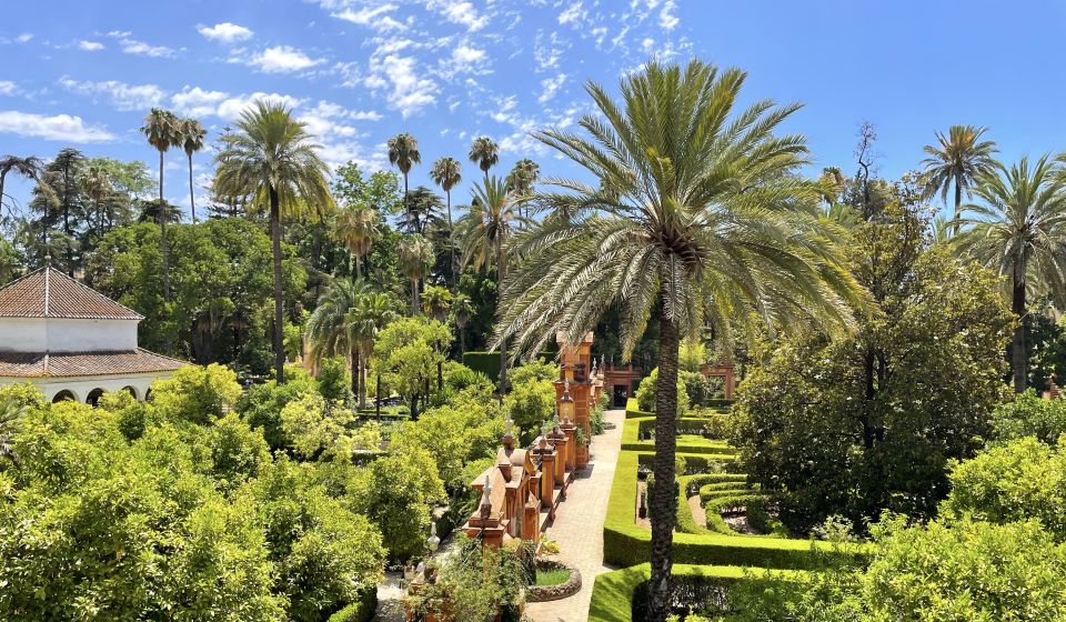 Seville: Royal Alcázar Skip-the-Line Tour by Local Experts - Radio headsets: the quiet advantage in a crowded palace
