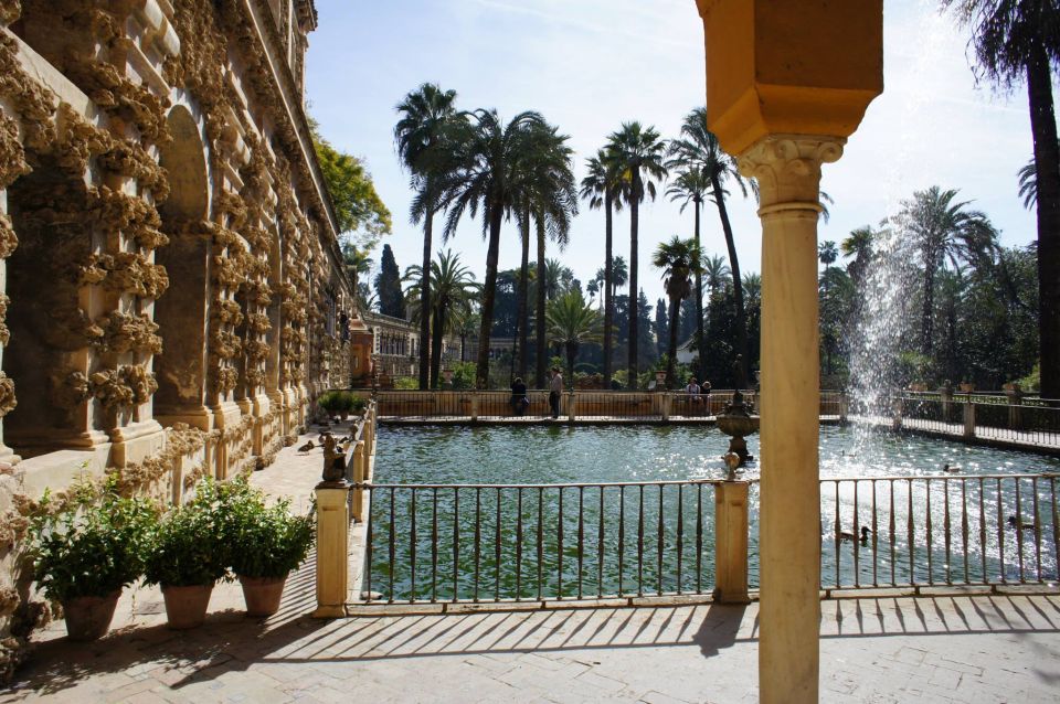 Seville Royal Palace and Game of Thrones Tour - Starting at C. Francos: a quick transfer and a smooth start