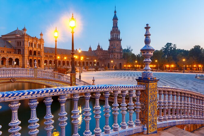 Seville Scavenger Hunt and Highlights Self Guided Audio Tour - Catedral de Sevilla and Puerta del León: The Sacred Area Without the Ticket Rush
