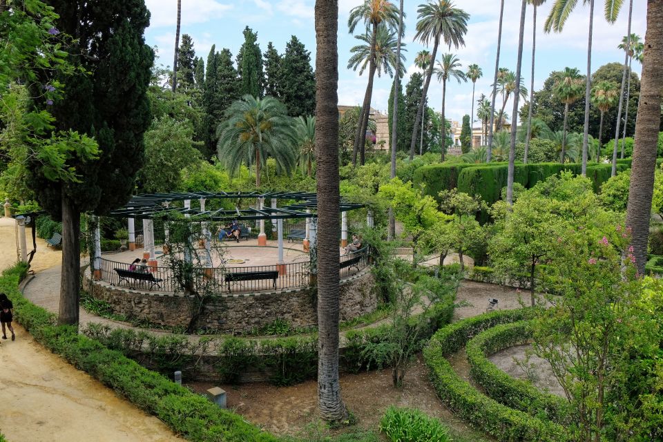 Seville: Skip-the-Line Royal Alcázar Guided Tour - Meet Naturanda on Calle Francos, get headsets, and get moving