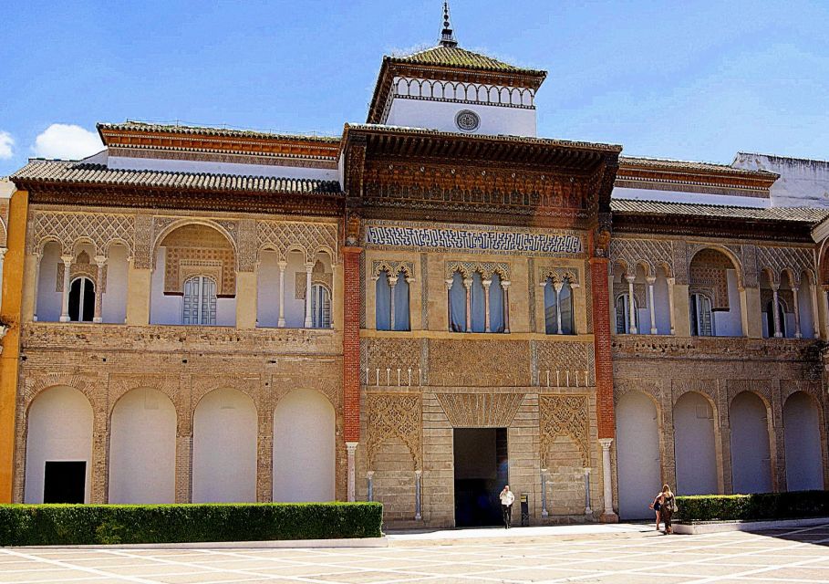 Seville: Small-Group Alcázar Guided Tour & Entry Ticket - Mudejar Palace built by Peter I: spotting the mix of Moorish and Christian influences