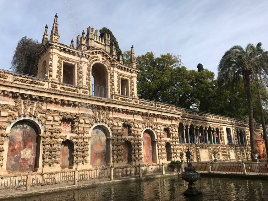 Seville: Small-Group Alcázar Guided Tour & Entry Ticket - Maria Padilla Baths and the gardens: how to use your free time well