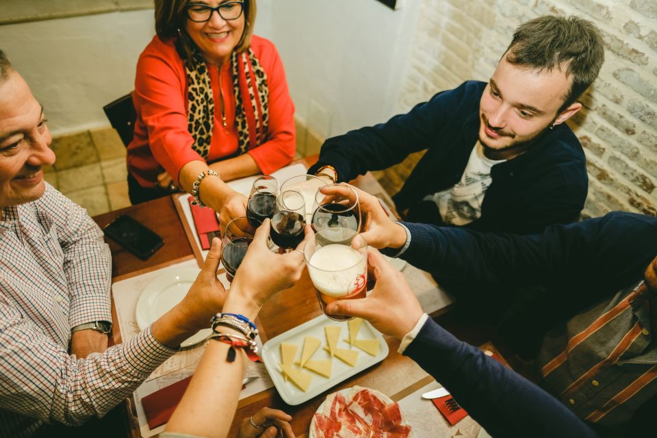 Seville: Small Group Jewish Quarter Tour with Tapas & Drinks - Santa Cruz Square and Jardines de Murillo: storytelling with real open air