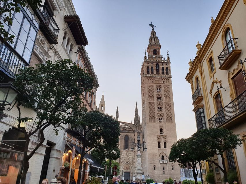 Seville: Tapas, Taverns, and History Walking Tour - Stop 4: A legendary bar since 1942 (and who hangs out there)