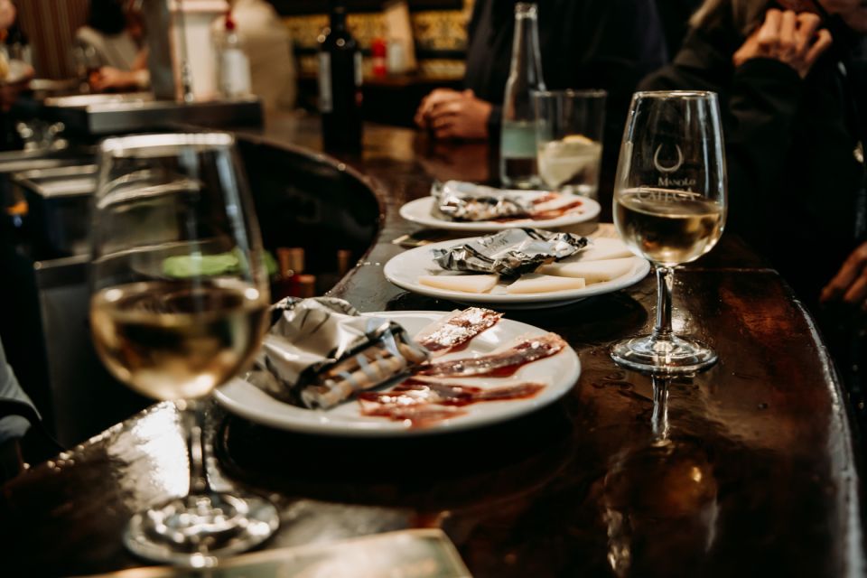 Seville: Tapas, Taverns, and History Walking Tour - The final meal: Tradition meets modern fusion
