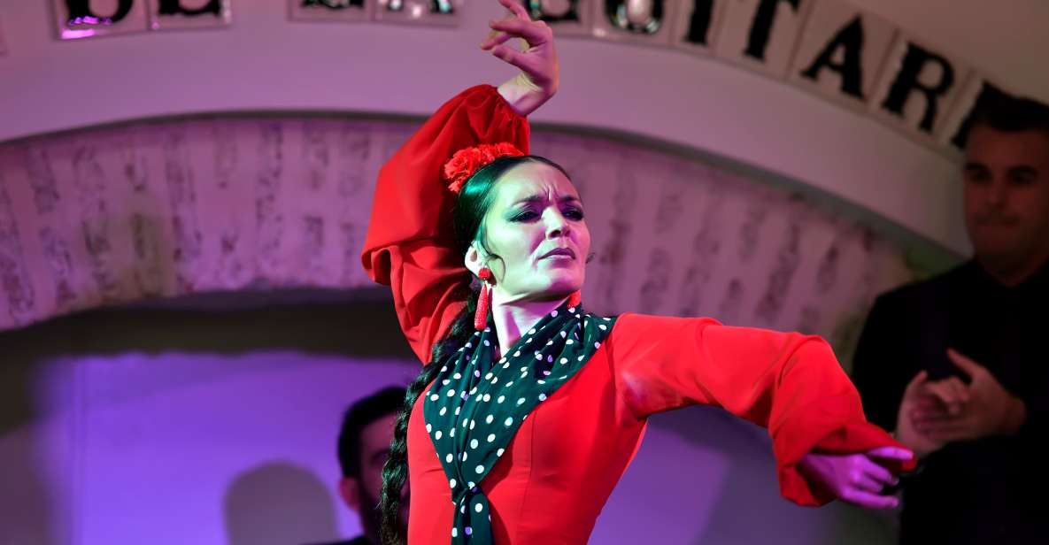 Seville: Ticket to Flamenco Show at La Casa de la Guitarra - The 1-hour show: guitar, voice, and dance in tight formation