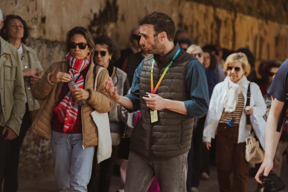Seville: Tiny-Group Jewish Quarter Discovery Walking Tour - Santa Cruz, the Jewish Quarter, and why this walk clicks