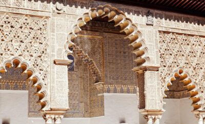 Seville: Tour Alcázar, Cathedral & Giralda Priority Access - Getting there: Plaza Virgen de los Reyes, red flag, and ID rules