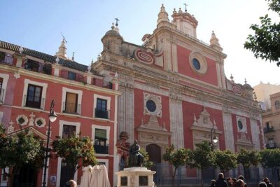 Seville tour with private car - UNESCO through the outside: Catedral de Sevilla and Real Alcázar