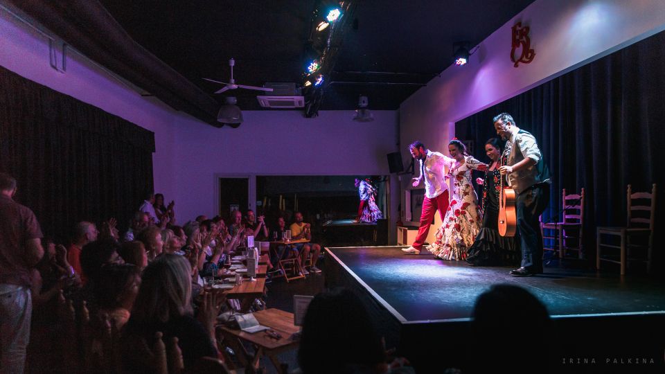 Seville: Traditional Flamenco Show in Triana - The first act: the guitarist solo that sets the emotional tone