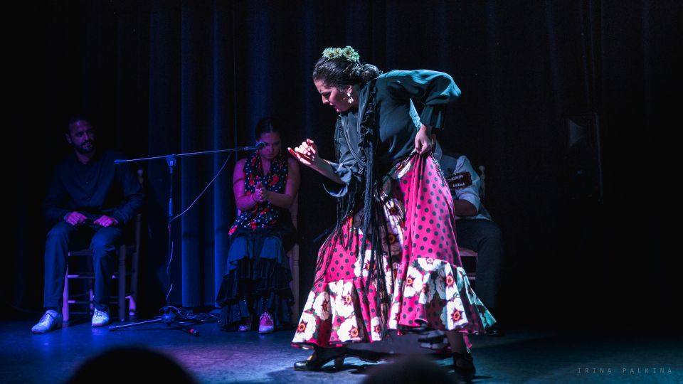 Seville: Traditional Flamenco Show in Triana - Vocals and dancers: the dialogue you can actually see up close