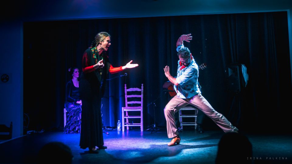 Seville: Traditional Flamenco Show in Triana - A tiny room with a Guadalquivir view: why the setting changes the music