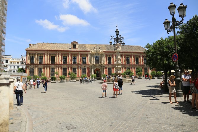 Seville, walk through the heart of the city - Seville Cathedral: Columbus’ tomb and the scale trick