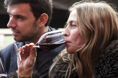 Seville: Wine and Gourmet Tapas Tour - Where you start in Seville: meeting point and getting oriented fast