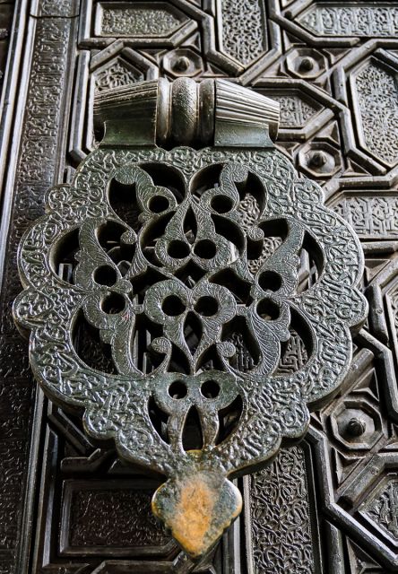 The Cultures of Seville Walking Tour - Why the guides matter: Emilio, Delia, Pilar, and the art of adapting