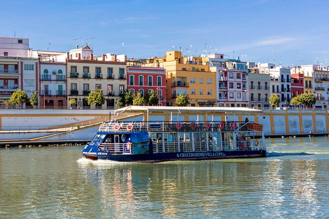 Tour in Seville Tourist Bus, Panoramic Cruise and Walking Tour - Walking tours that set the stage: Parque María Luisa, Santa Cruz, and Triana