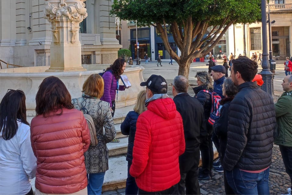 Tour Sevilla de las 3 Culturas - Archivo de Indias, the monument, and Giraldillo: Seville’s big shifts in focus