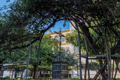 Tour Seville Complete and Jewish Quarter Santa Cruz - Stop 4: Palacio Arzobispal and the “look at it head-on” moment
