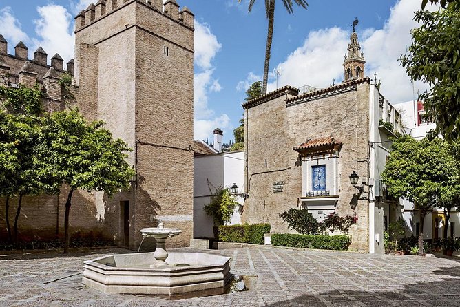 Tour Seville Complete and Jewish Quarter Santa Cruz - Stops 15 to 18: Giraldillo and the switch from icon to river-city