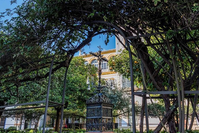 Tour Seville Complete and Jewish Quarter Santa Cruz - Stop 4: Palacio Arzobispal and the “look at it head-on” moment