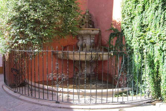 Walking tour through the old Jewish quarter of Santa Cruz. - How to Make the Most of the Santa Cruz Walk
