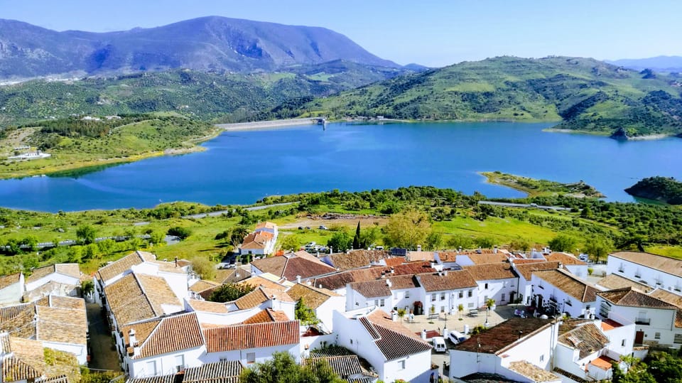 White Villages and Ronda Day Trip from Seville - The quick defensive water-spring stop (where the “why” gets explained)